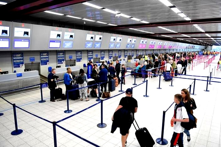 Odprawa przed lotem bez stresu – check-in krok po kroku