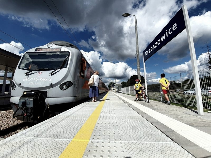 Pociąg Krzeszowice–Kraków: przystanki przyspieszonych i czas przejazdu