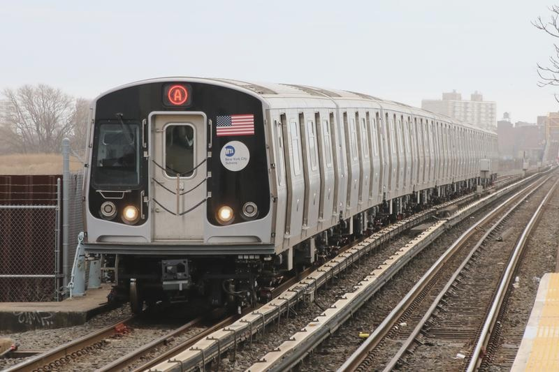 Przystanki metra w Nowym Jorku: local czy express? Proste zasady wyboru