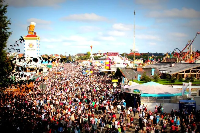 Transport i noclegi Oktoberfest